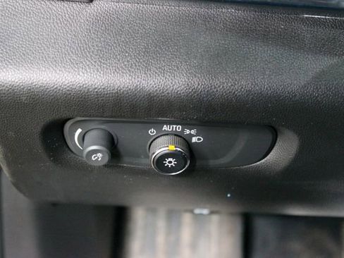 Used 2022 Chevrolet Traverse LT FWD image 16