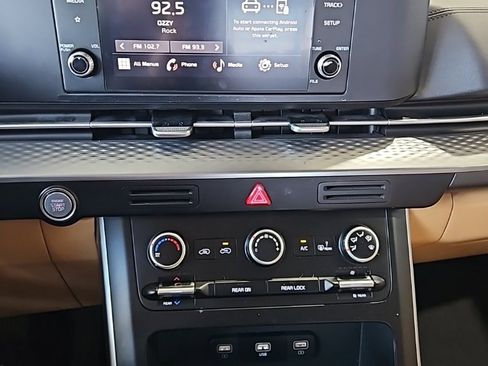 Used 2024 Kia Carnival LX image 29