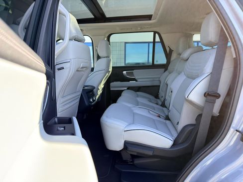 New 2025 Ford Expedition Platinum w/ Platinum Ultimate Package image 32