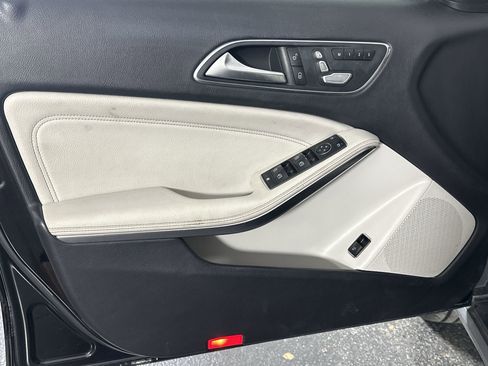 Used 2019 Mercedes-Benz GLA 250 image 32