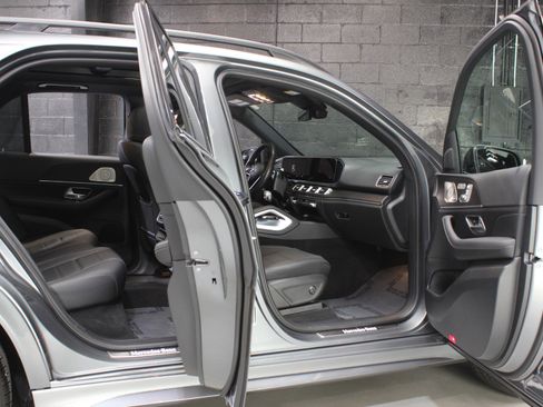 Used 2025 Mercedes-Benz GLE 580 4MATIC w/ Driver Assistance Package image 28