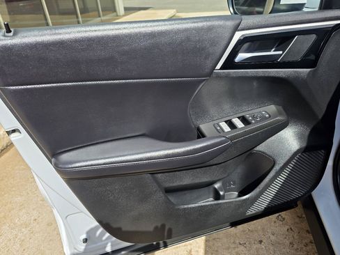 Used 2023 Mitsubishi Outlander SE FWD image 11
