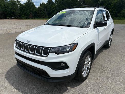 Used 2022 Jeep Compass Latitude w/ Sun and Sound Group AWD/4WD image 7