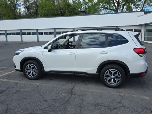 Certified 2023 Subaru Forester Premium AWD/4WD image 1