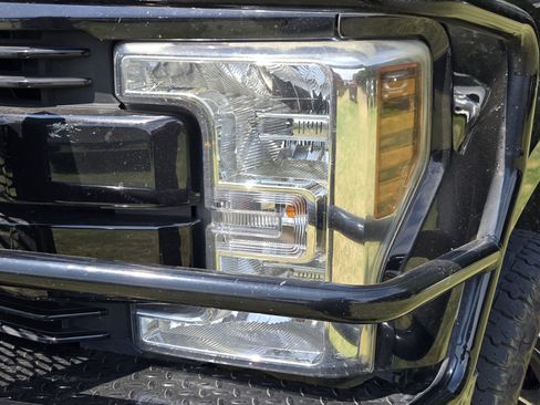 Used 2019 Ford F350 Lariat w/ Lariat Value Package AWD/4WD image 7