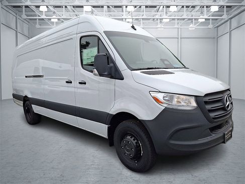 New 2025 Mercedes-Benz Sprinter 4500 image 2