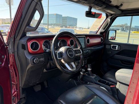 Used 2021 Jeep Gladiator Rubicon AWD/4WD image 16