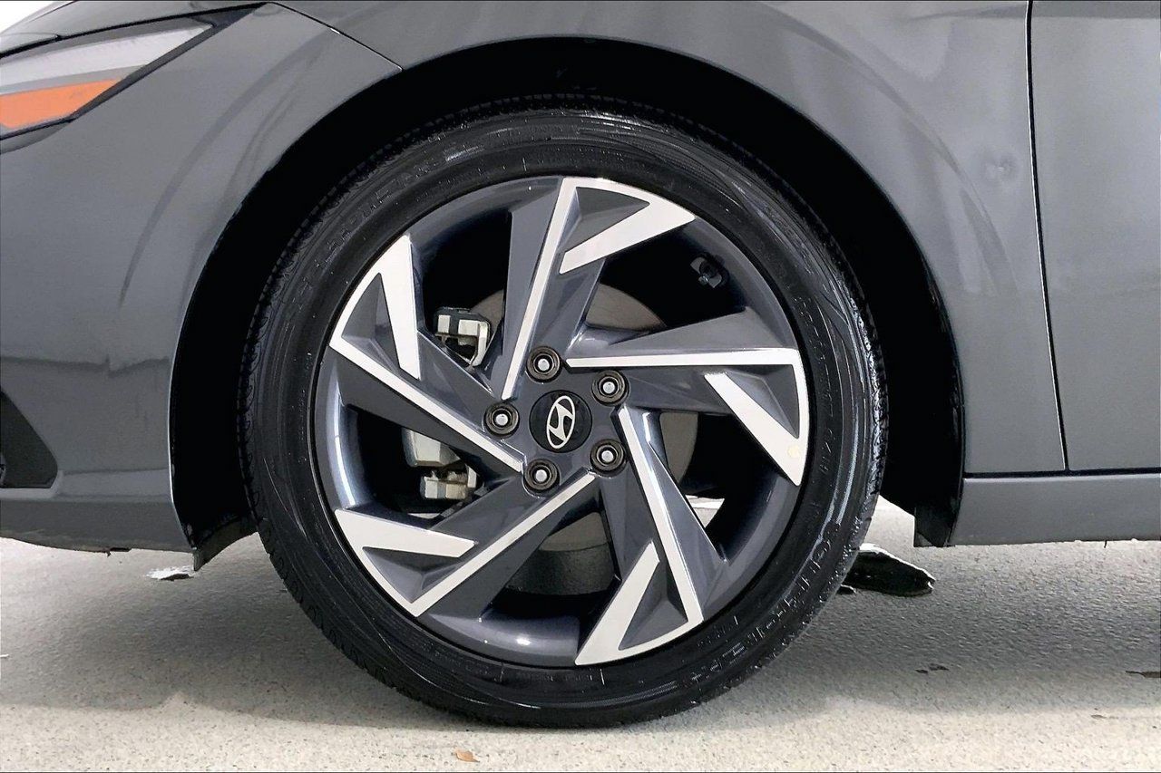 Used 2024 Hyundai Elantra Limited FWD image 8