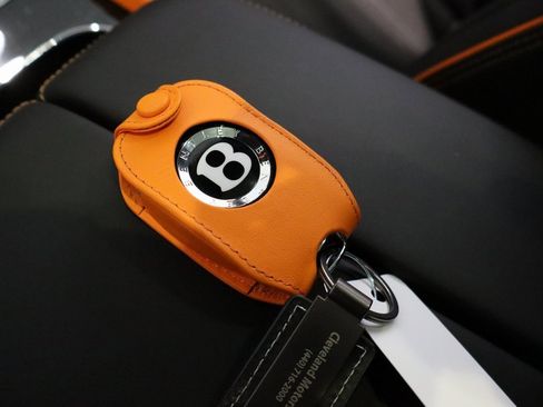 Used 2025 Bentley Bentayga image 39