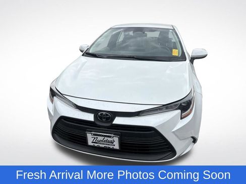 Used 2024 Toyota Corolla LE w/ LE Convenience Package image 3