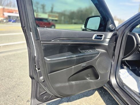 Used 2019 Jeep Grand Cherokee Limited w/ Trailer Tow Group IV image 10