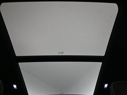 Used 2022 Chevrolet Tahoe Premier w/ Premium Package image 18