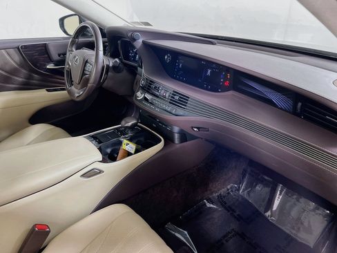Used 2020 Lexus LS 500 AWD w/ Interior Upgrade Package image 28