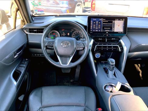 Used 2022 Toyota Venza Limited image 5
