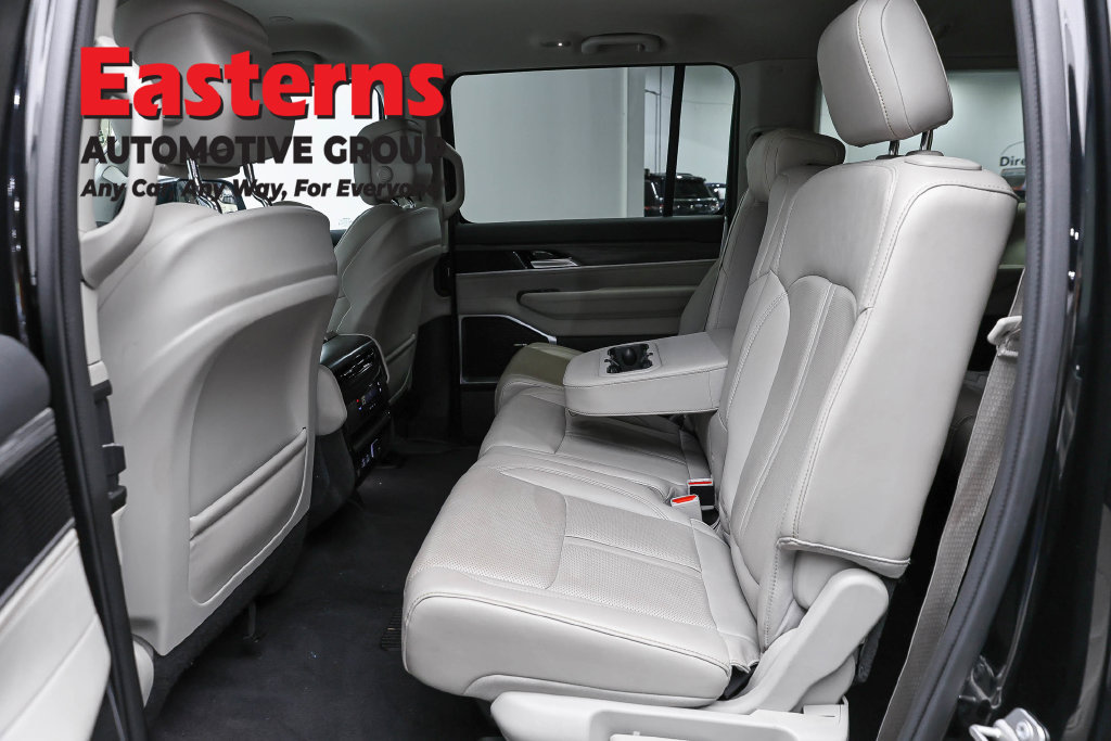 Used 2024 Jeep Wagoneer L Series II RWD image 27