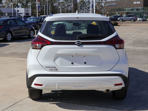 Certified 2025 Nissan Kicks Play S image 18