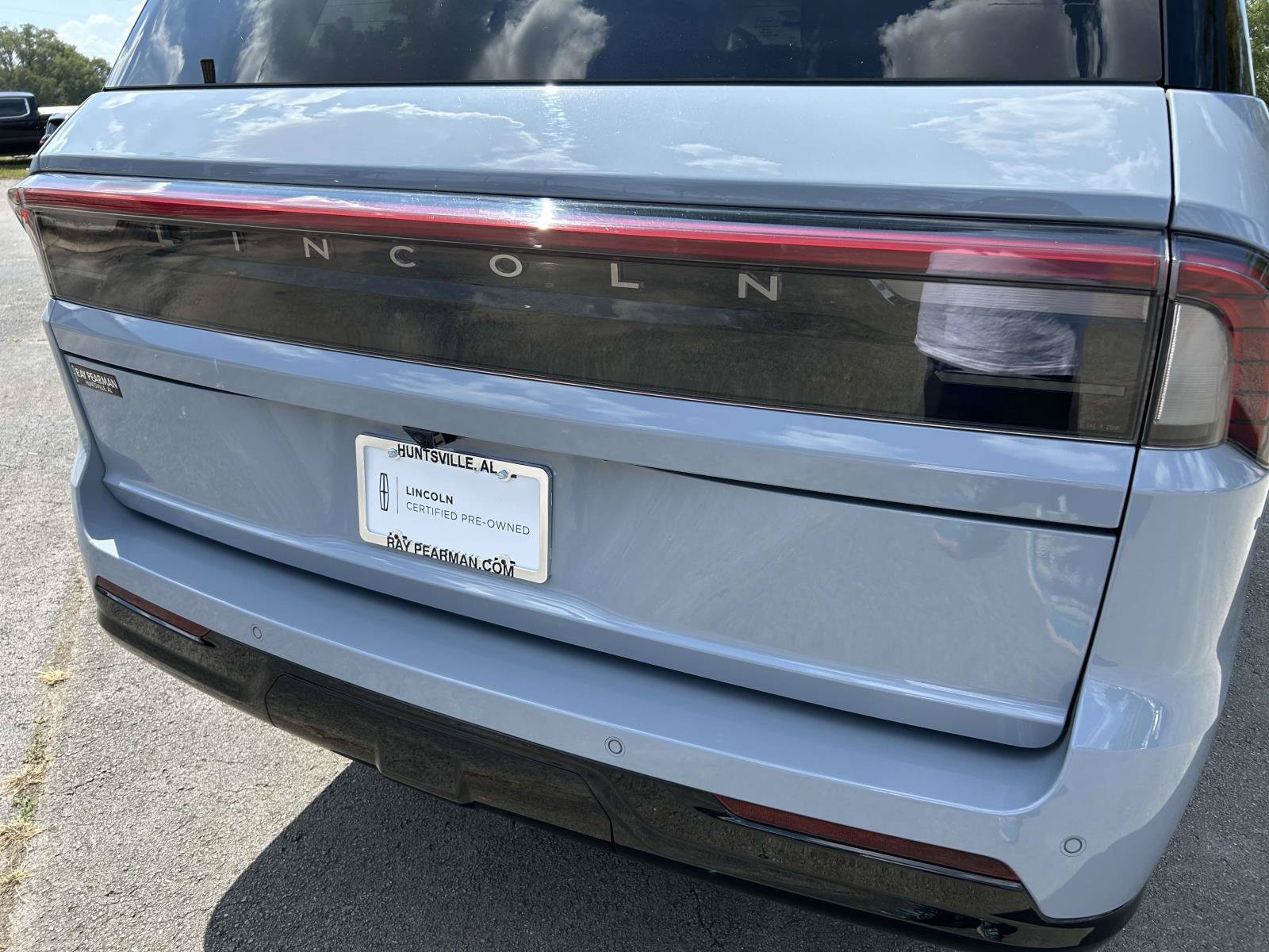 Certified 2025 Lincoln Navigator Reserve AWD/4WD image 4
