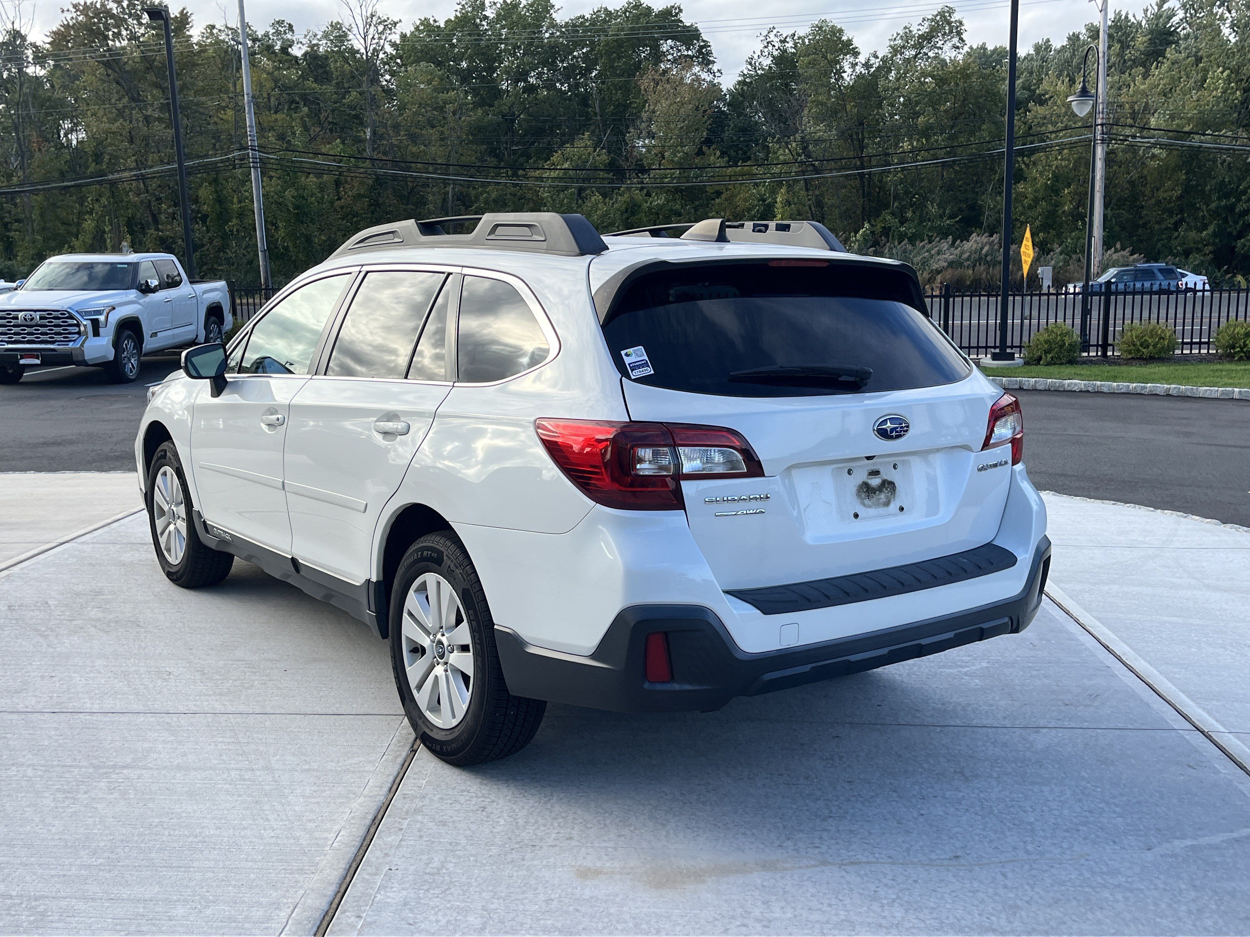 Used 2019 Subaru Outback 2.5i Premium AWD/4WD image 4