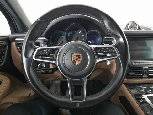 Used 2021 Porsche Macan image 17