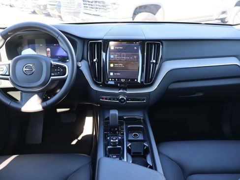 Used 2025 Volvo XC60 B5 Plus image 14