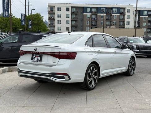 Used 2025 Volkswagen Jetta SEL FWD image 3