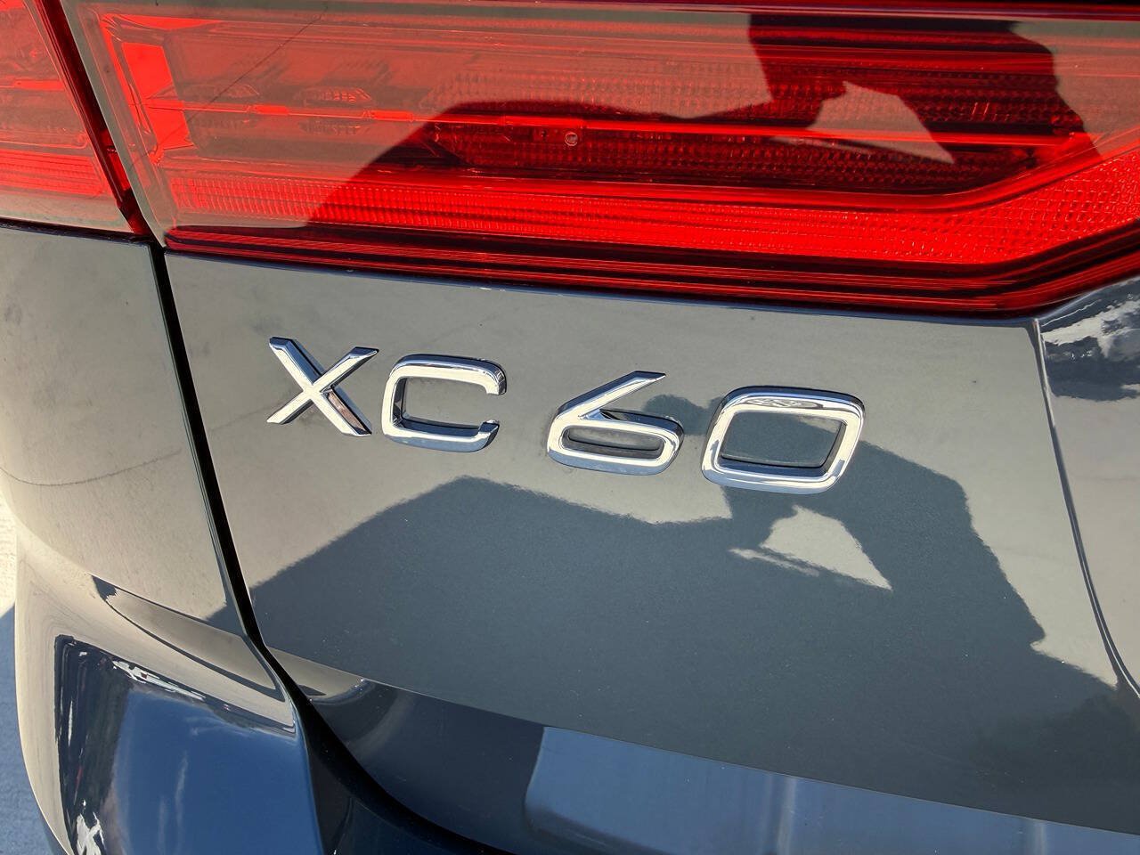 Used 2020 Volvo XC60 T5 Momentum w/ Protection Package Premier AWD/4WD image 10