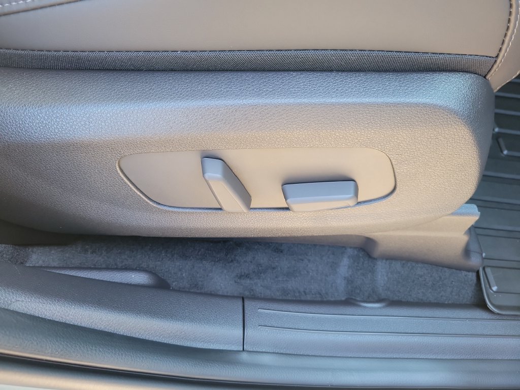 New 2027 Kia Carnival EX FWD image 9