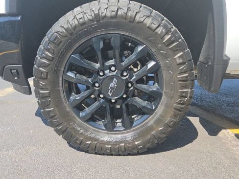 Used 2025 Chevrolet Silverado 2500 Custom w/ Custom Value Package AWD/4WD image 4