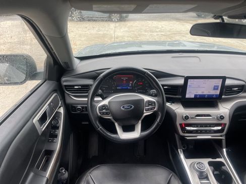 Used 2023 Ford Explorer XLT w/ Equipment Group 202A image 11