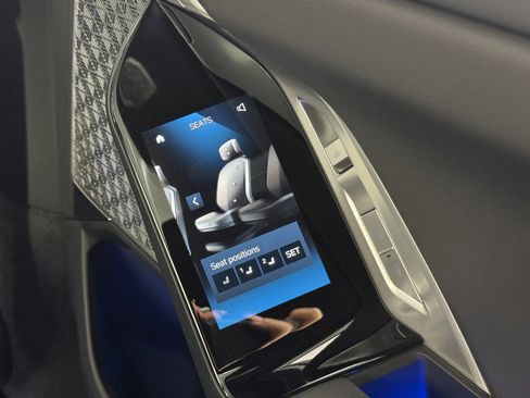 Used 2024 BMW i7 xDrive60 w/ Executive Package image 43