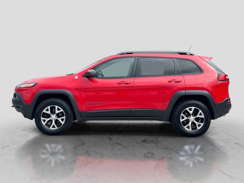 Used 2018 Jeep Cherokee Trailhawk AWD/4WD image 3