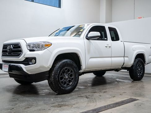 Used 2018 Toyota Tacoma SR5 image 3