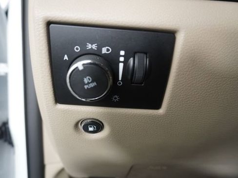 Used 2018 Jeep Grand Cherokee Limited image 26