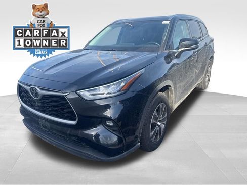 Used 2020 Toyota Highlander XLE image 3