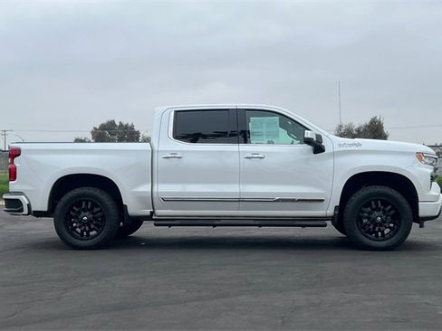 Used 2022 Chevrolet Silverado 1500 High Country w/ High Country Premium Package image 3