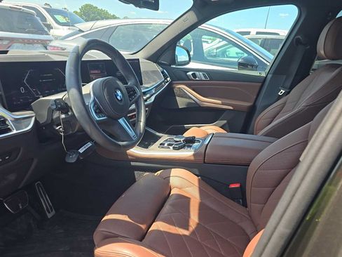 Used 2024 BMW X5 xDrive40i w/ M Sport Package AWD/4WD image 3