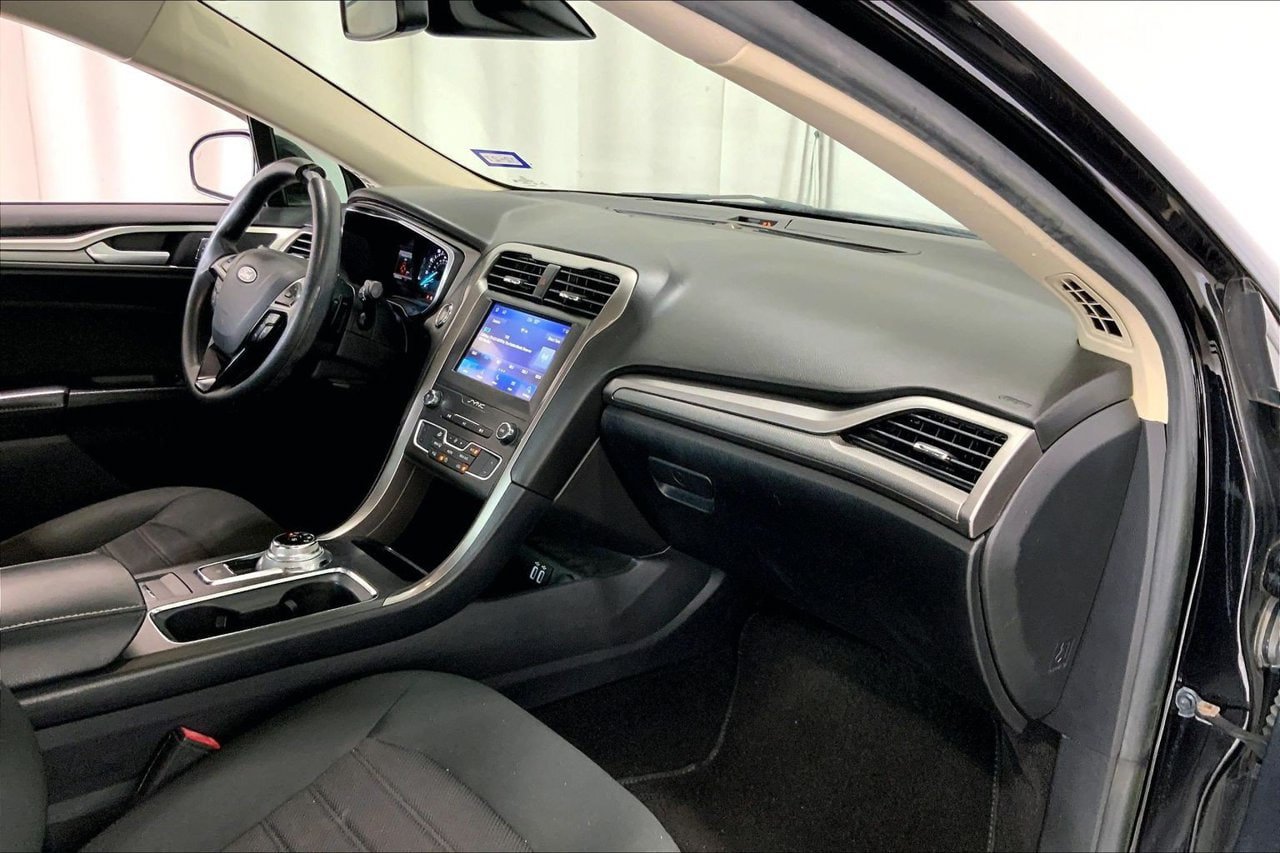 Used 2019 Ford Fusion SE FWD image 28