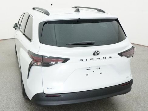New 2026 Toyota Sienna XLE image 15