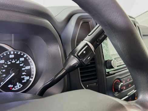 Used 2022 Nissan Titan SV w/ Accessory Utility Package image 30