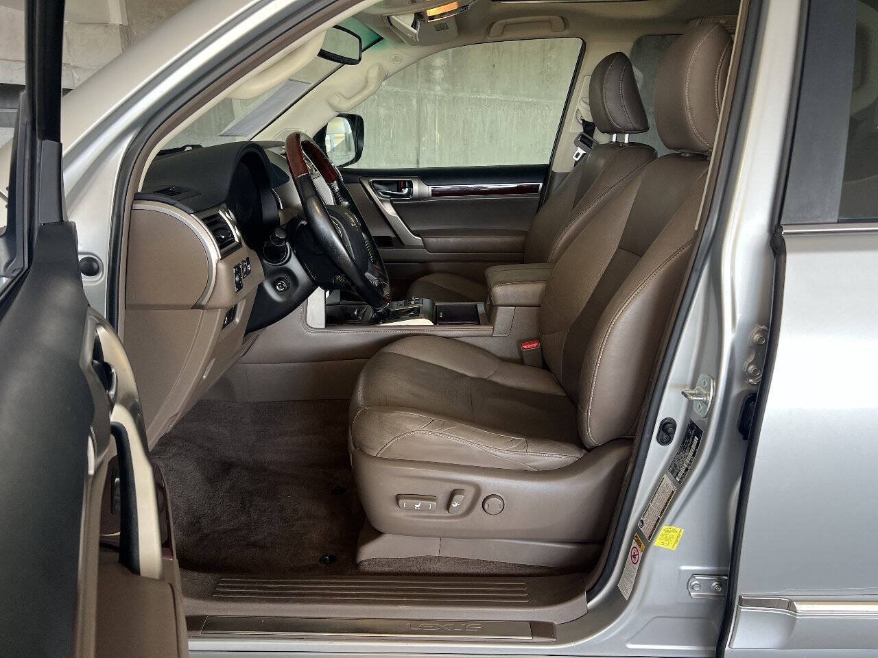 Used 2018 Lexus GX 460 Premium w/ Premium Package AWD/4WD image 15