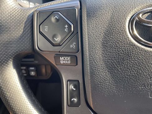 Used 2017 Toyota Tacoma TRD Sport AWD/4WD image 32