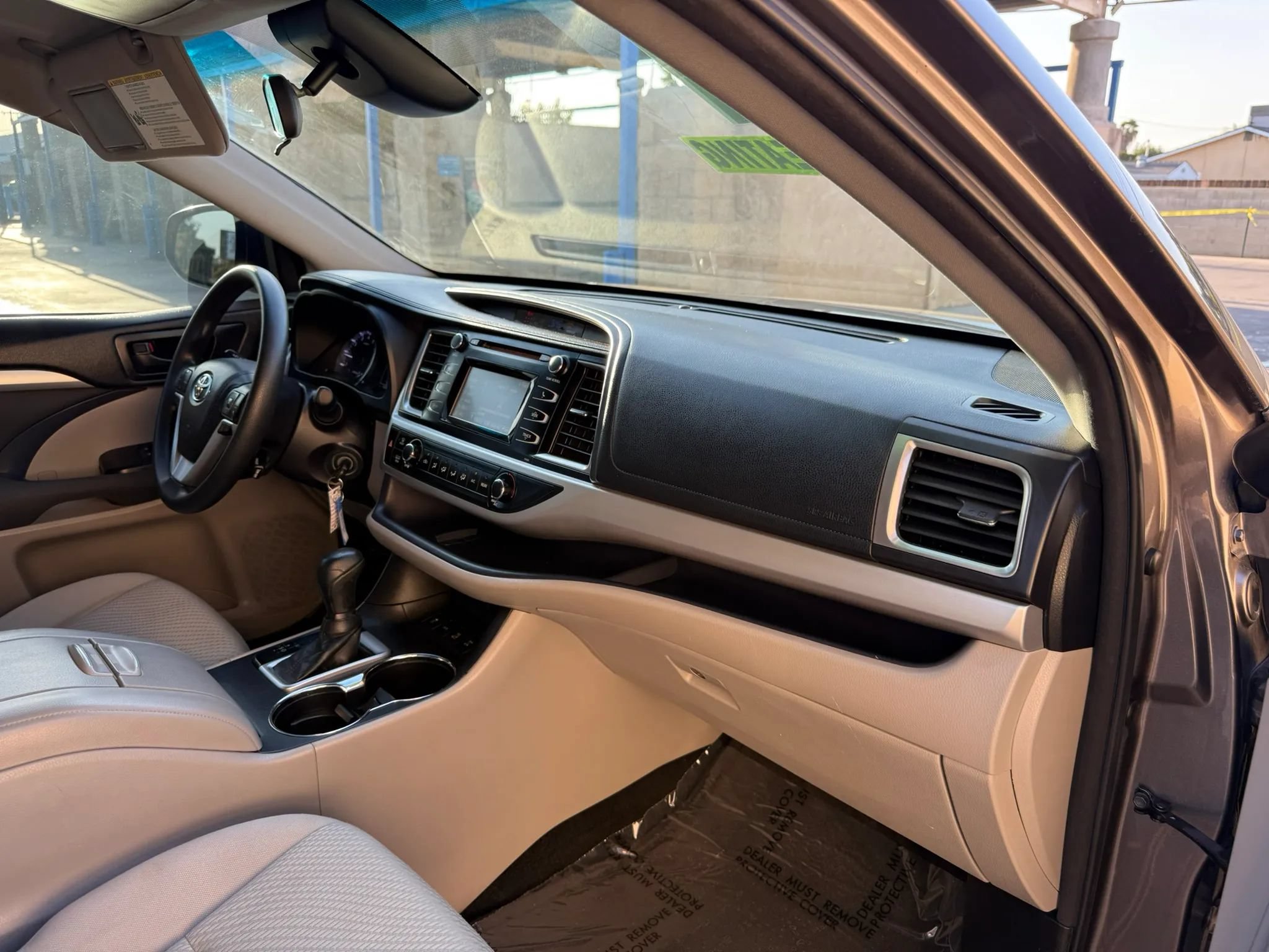 Used 2018 Toyota Highlander LE w/ Carpet Mat Package (TMS) AWD/4WD image 16