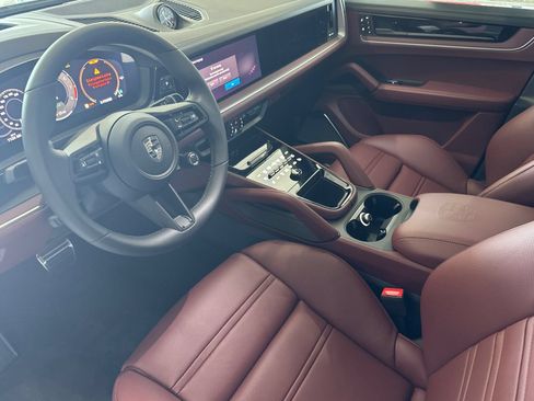 New 2025 Porsche Cayenne Turbo AWD/4WD image 4