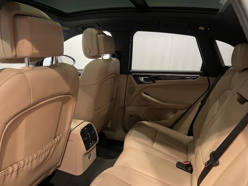 Used 2024 Porsche Macan image 24