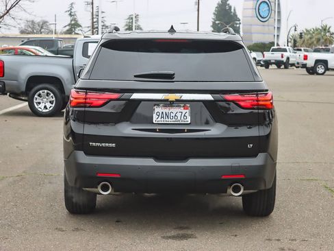 Used 2022 Chevrolet Traverse LT image 3