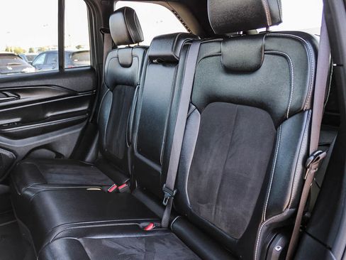 Used 2024 Jeep Grand Cherokee Altitude image 18