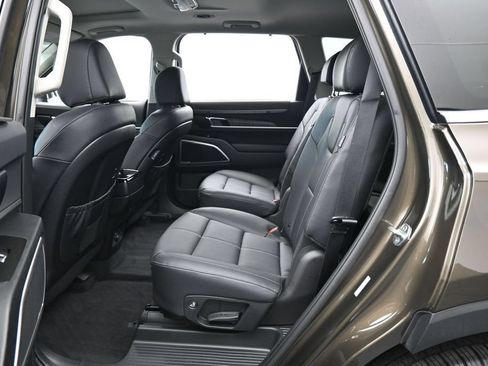 Used 2025 Kia Telluride EX w/ EX Captain's Chair Package FWD image 34