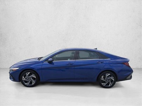 Used 2025 Hyundai Elantra SEL FWD image 9