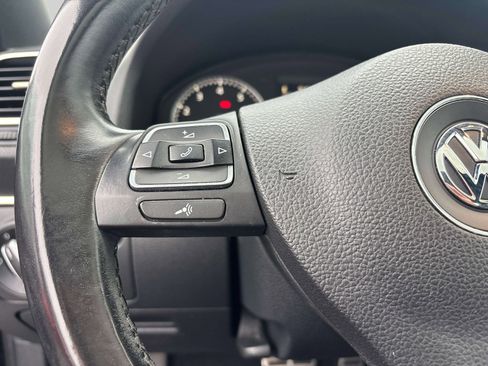 Used 2013 Volkswagen Eos image 17
