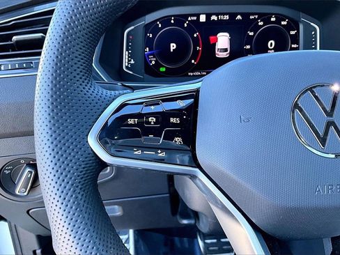 Certified 2022 Volkswagen Tiguan SEL R-Line image 24